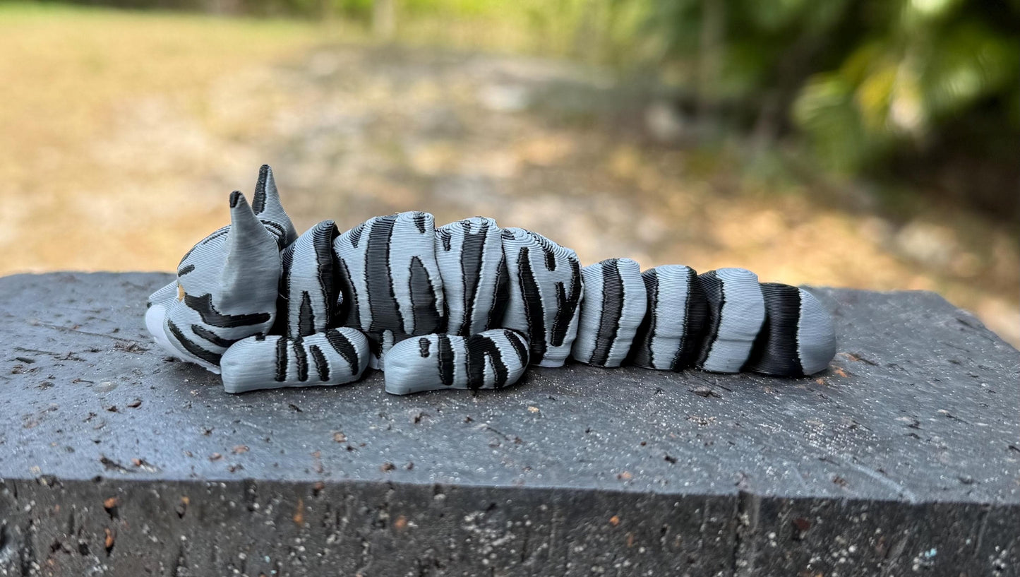 Grey Tabby Cat Flexi / Kitties / 3D print / desk pets / desk buddy / fidget / articulated figure