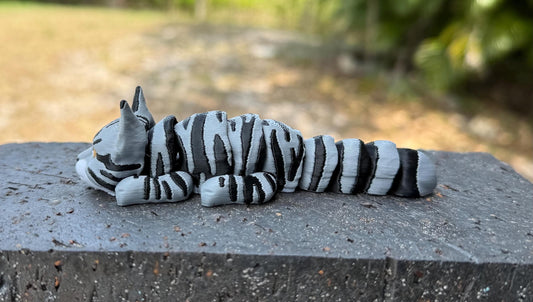 Grey Tabby Cat Flexi / Kitties / 3D print / desk pets / desk buddy / fidget / articulated figure