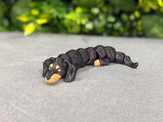Dachshund Flexi / 3D print / desk pets / desk buddy / fidget / articulated figure