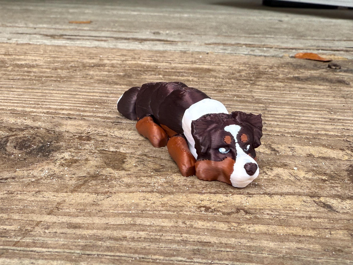 Red Tri Aussie Flexi / Australian Shepard / 3D print / desk pets / desk buddy / fidget / articulated figure